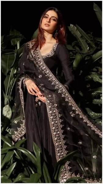 Palak Tiwari’s Top Looks in Black That Stole the Show