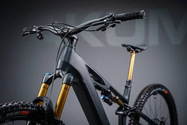 Cube Stereo Hybrid ONE44 HPC AT 800 - Carbon ́n ́gold - 29"