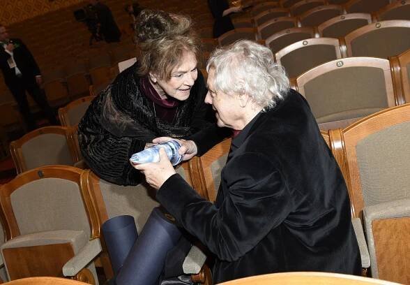 Legendární česká herečka se stáří nezalekla: Podívejte se, jak na prahu devadesátky září Vlasta Chramostová