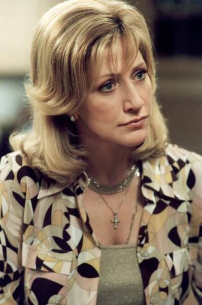 Rodina Sopránů - Dluhy veřejné i soukromé - Z filmu - Edie Falco