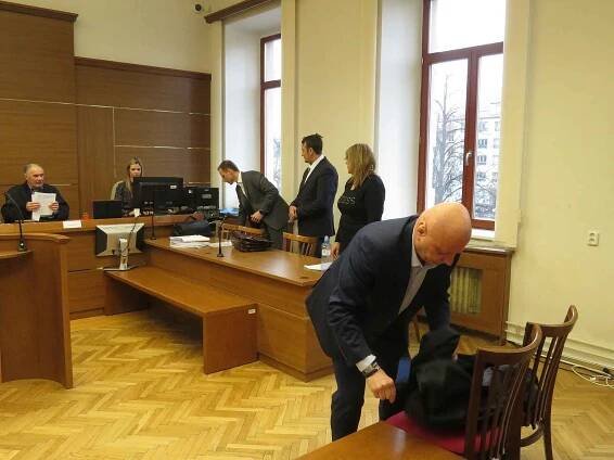 Krajský soud v Českých Budějovicích ve středu 31. ledna zahájil hlavní líčení v případu obchodu s lidmi. Obžalobě čelí manželský pár původem z Rumunska.