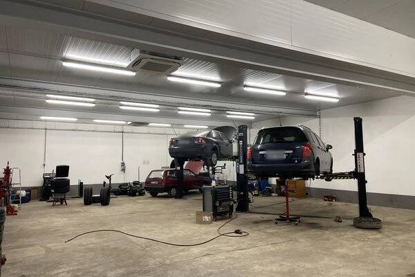 Autoservis osobních vozidel / LKW servis Radek Bažant foto 1