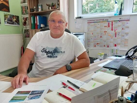 Rokycanské koupaliště zažívá rekordní sezonu. Kolik stojí den u vody?