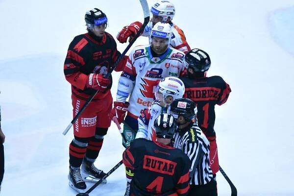 Pardubice v přeházené sestavě zdolaly Olomouc. Vomáčka čaroval v brance