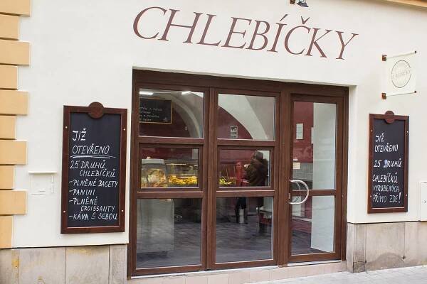 Je libo s ruským vejcem, nebo s rostbífem? Objevte olomoucké království chlebíčků - OLOMOUC.CZ