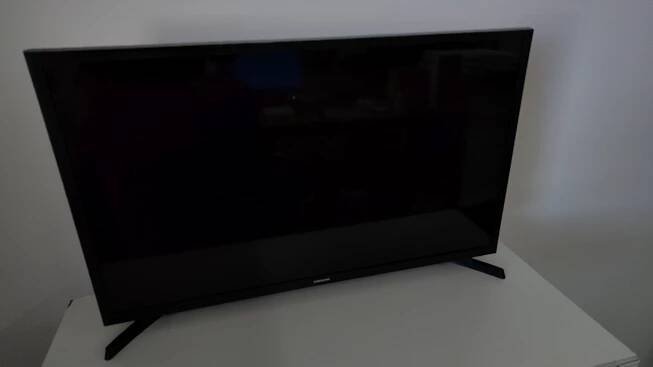 BAZAR - Samsung UE32T4302AE LED SMART HD TV