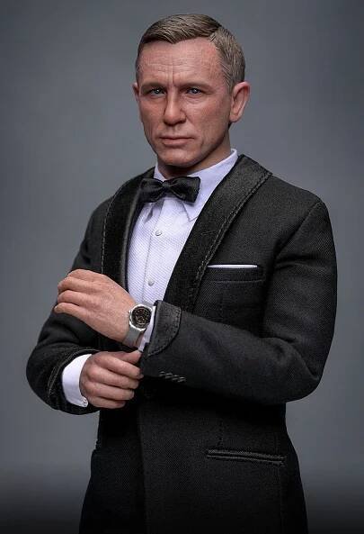 Hot Toys Daniel Craig James Bond figure wristwatch