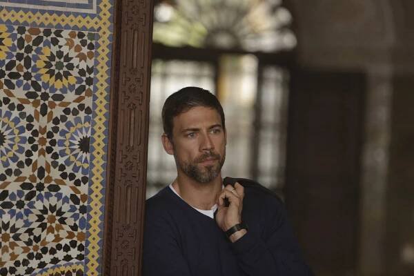 Tyran - Pilot - Z filmu - Adam Rayner