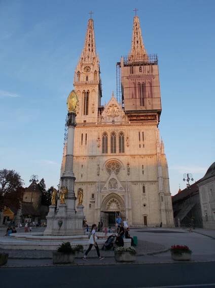 Soubor:Záhřeb, Katedrála (srpen 2021).jpg – Wikipedie