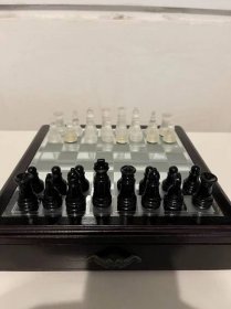 Skleněné šachy se zrcadlovou hrací plochou - undefined