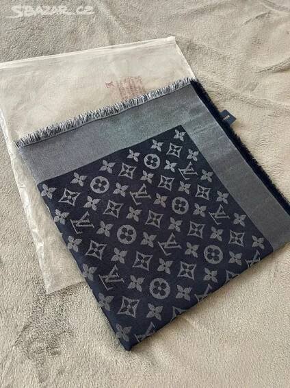 Krásný tmavěmodrý šátek Louis Vuitton