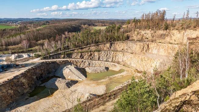 Kamenolom Dačice (Lom, důl) • Mapy.com