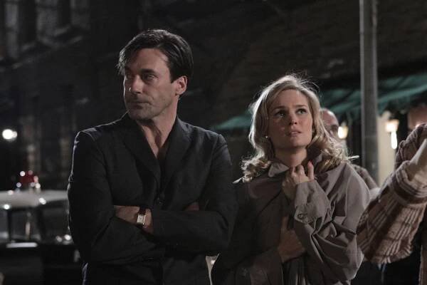 Šílenci z Manhattanu - Mimo město - Z filmu - Jon Hamm, Sunny Mabrey