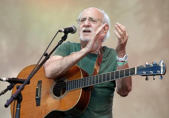 Vo veku 86 rokov zomrel americký spevák a skladateľ Peter Yarrow