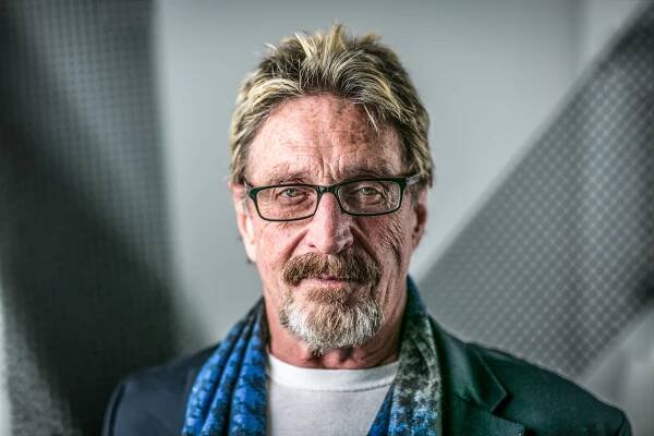 Programátor a podnikatel John McAfee v ředitelství Epoch Times v New Yorku; 16. listopadu 2016. (Benjamin Chasteen / Epoch Times)