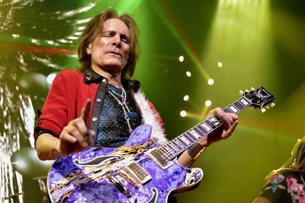 Steve Vai řádil ve vyprodaném Lucerna Music Baru