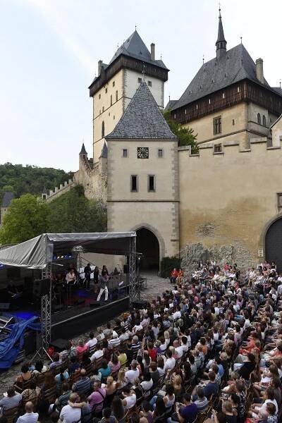 Horko si vybralo svou daň: Idol osmdesátek se během koncertu v krutých vedrech málem rozpustil