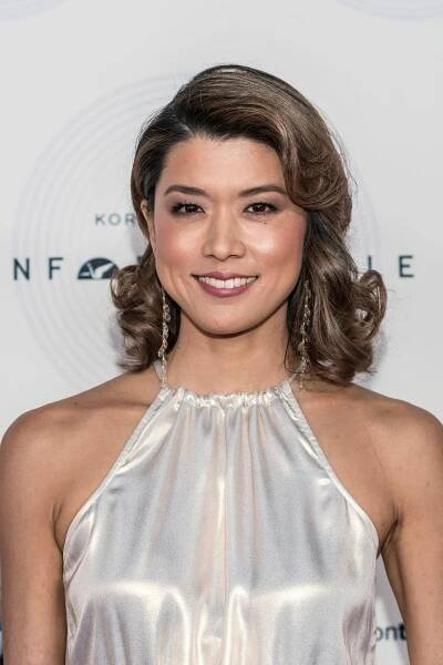50 Most Beautiful Celebrities With Brown Hair In 2023