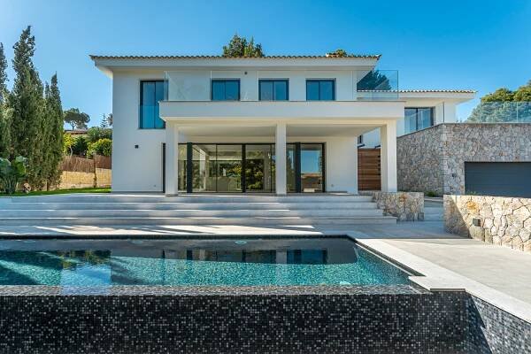 Uniquely reformed villa in Nova Santa Ponsa for sale in Santa Ponsa with Prosperity Mallorca