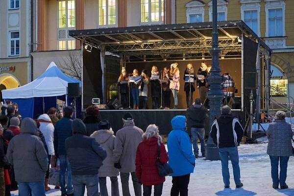 Trutnov zahájil vánoční trhy