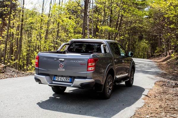 Fiat Fullback: Podrobné specifikace vozidel & Interaktivní nástroj pro srovnání