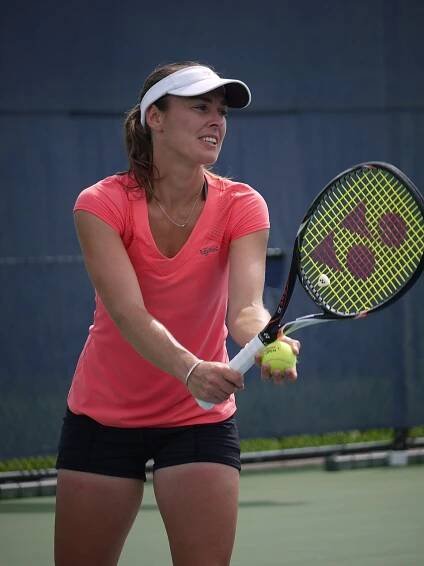 Soubor:Martina Hingis 2013 Rogers Cup practice.jpg