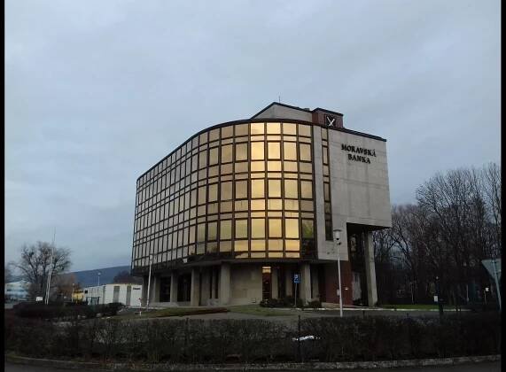 PODNIKOVÁ BANKA JZD SLUŠOVICE
