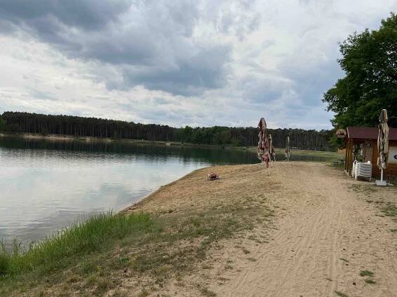 jezero lhota paddleboard pláž a stánek
