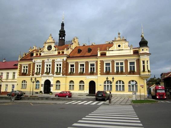 Fotografie - Hořovice - Palackého nám. - radnice a divadlo - 11.10.2011
