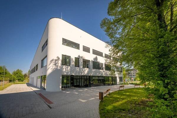 POLIKLINIKA URXOVA NERATOVICE - Stavba roku
