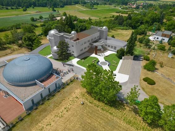 Hvězdárna a planetárium v Hradci Králové - AKIA, a.s.