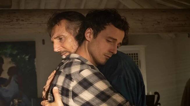 Jako by se jejich rodinná tragédie promítla i na plátno: Liam Neeson se synem ve filmu o ztrátě manželky a matky - Super.cz
