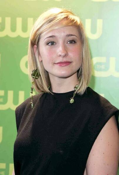 Woman Says Smallville's Allison Mack Tried Recruiting Her to Alleged Sex Group With 'Creepy' Emails
