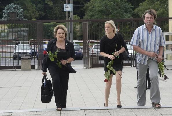 Pohřeb režiséra Josefa Vondráčka (†81): Bohdalová s Patrasovou plakaly v první řadě
