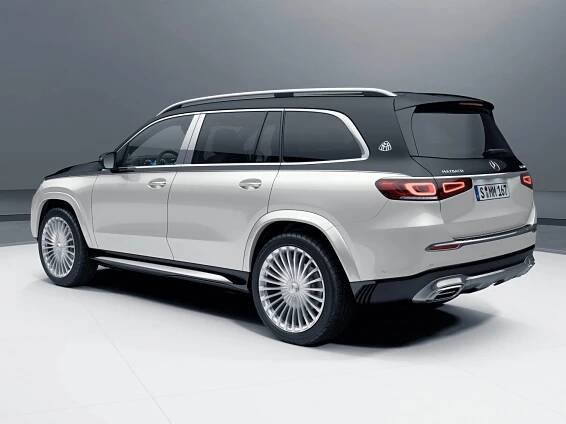 Rolls-Royce Cullinan má problém – Mercedes představuje superluxusní terénní Maybach
