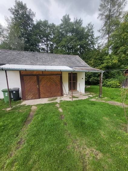 ZREKONŠTRUOVANÝ DOM OBKLOPENÝ LESMI V KISHUTA