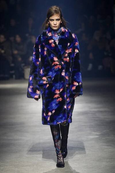 Zvířecí vzory, luxusní lesklý materiál a japonský styl, to je Kenzo FW 18 | LP-Life.cz
