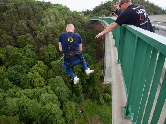Bungee jumping - Kienova houpačka