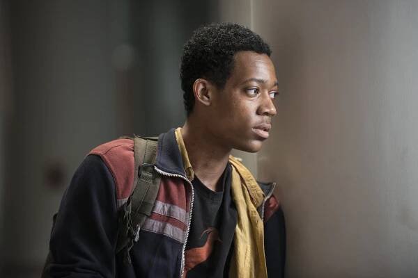 Živí mrtví - Sžíraná - Z filmu - Tyler James Williams
