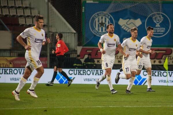 Soubor:SK Sigma Olomouc-FC Fastav Zlín 15-11-2018 (1).jpg – Wikipedie
