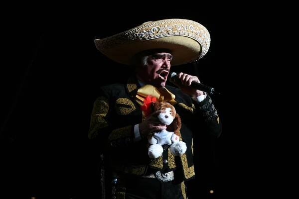 Vicente Fernández, ‘El Rey’ of Mexican Ranchera Music, Is Dead at 81