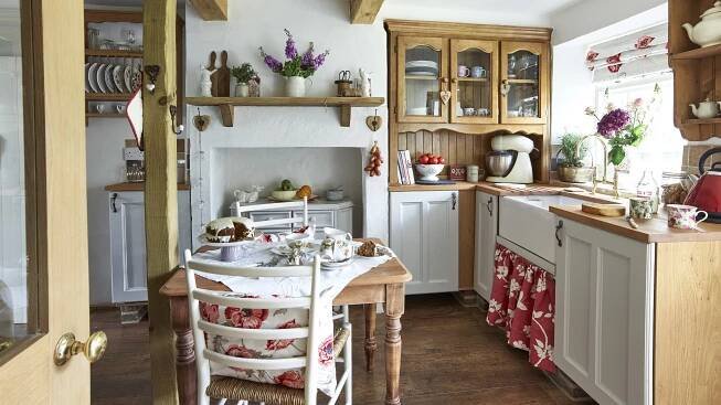 How to create a cottage kitchen