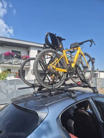 bicykle na streche auta