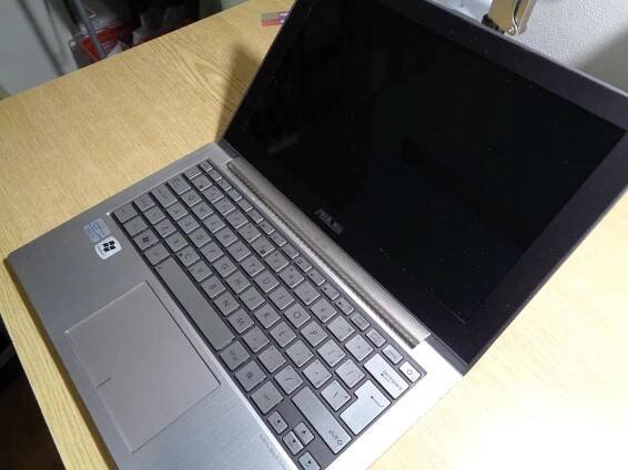 ASUS ZenBook UX21E CZ, 11.5", i5, 4/120 SSD, W11, celokovový, 1.6 cm - Počítače a hry