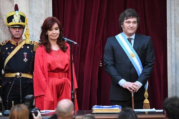 Soubor:Cristina Fernández de Kirchner y Javier Milei.jpg