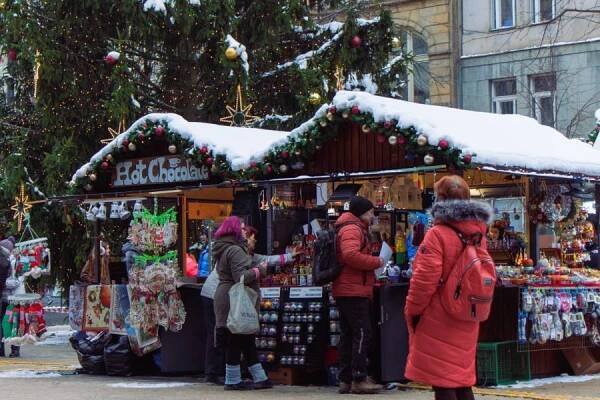 Vánoční trhy v centru Prahy ztichnou na památku obětí střelby