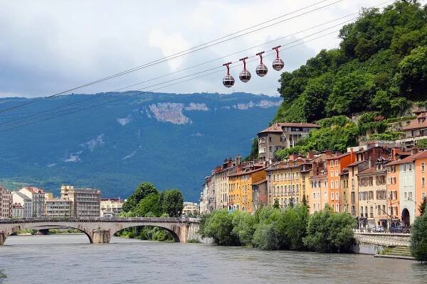 Grenoble: město v jihovýchodní Francii