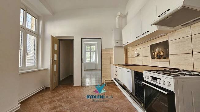 kuchyně - Pronájem bytu 2+1 66 m², J. V. Sládka, Teplice