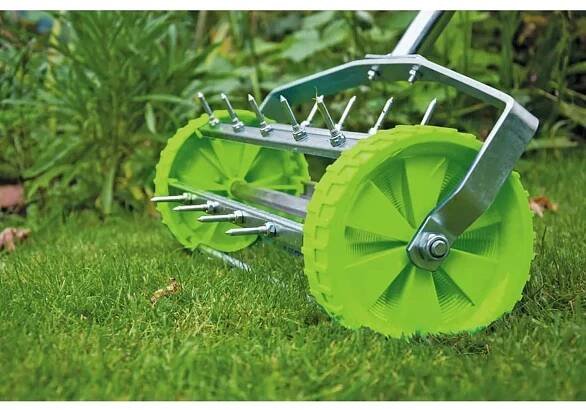Draper Tools Válcový provzdušňovač trávníku s hroty 450 mm zelený, 