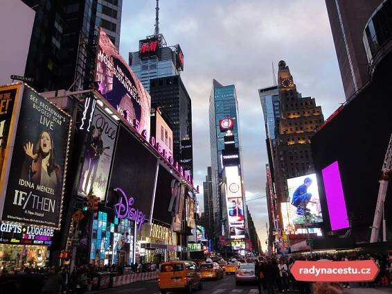 Times Square: rušná křižovatka, kde bije srdce New Yorku | Magazín Radynacestu.cz